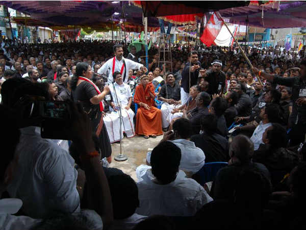 கிராமப்புற கலைஞர்களும் போராட்டம்