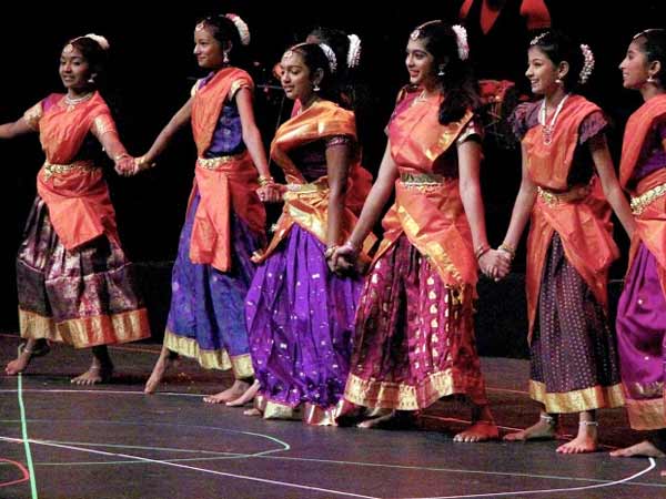 அரசு விழாவில் கலை நிகழ்ச்சிகள்