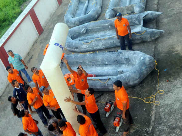 Andra &Odisha prepares to deal with Cyclone 'Hudhud' Andra &Odisha prepares to deal with Cyclone 'Hudhud'