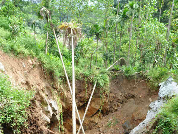 Railway track work gets affected in Aryankavu Railway track work gets affected in Aryankavu