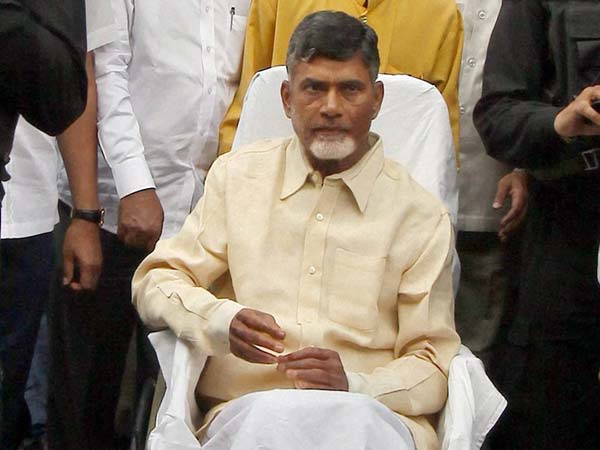 Cyclone Hudhud: Chandrababu Naidu reprimands agencies for failing to provide swift relief Cyclone Hudhud: Chandrababu Naidu reprimands agencies for failing to provide swift relief