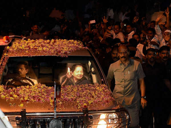 பூமழை தூவி