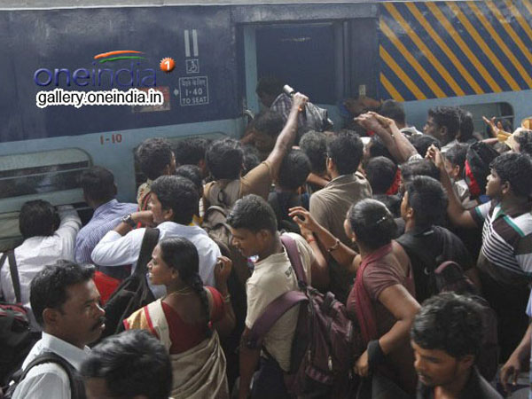 அன் ரிசர்வ்ட் பெட்டிகளுக்கு நீண்ட கியூ
