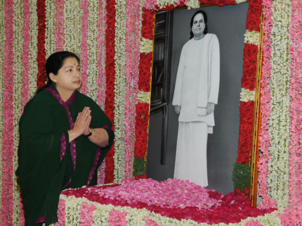 Jaya pays tribute to Thevar Jaya pays tribute to Thevar