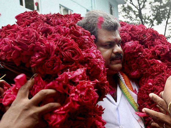 G K Vasan could not capture Sathyamurthy Bhavan G K Vasan could not capture Sathyamurthy Bhavan