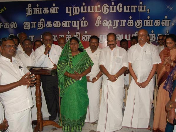 ADMK people held a prayer in Sengottai church for Jayalalithaa… ADMK people held a prayer in Sengottai church for Jayalalithaa…