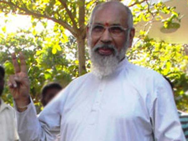 என்னைக் கேள்வி கேட்கிறார்கள்