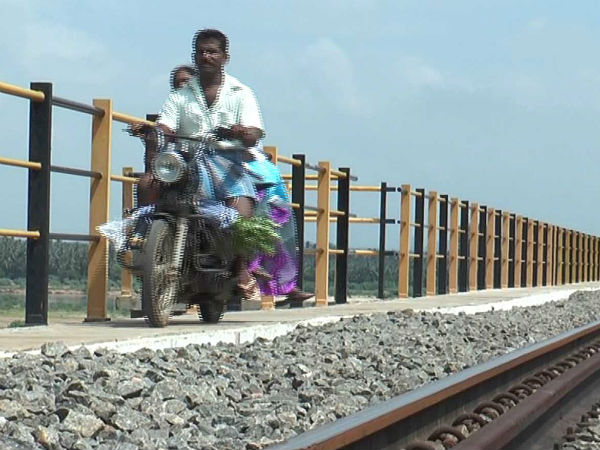 ஆயிரக்கணக்கானோர்