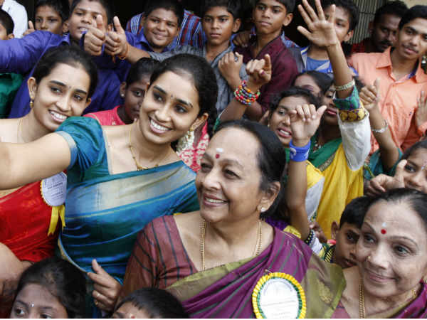 பாம்பே சகோதரிகள்