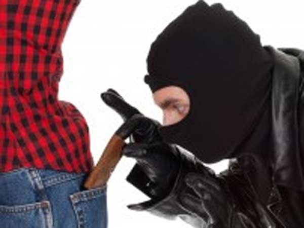 Man picks pocket, impersonates Arvind Kejriwal, held Man picks pocket, impersonates Arvind Kejriwal, held