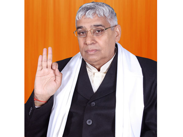 Rampal Lives in 12-Acre Ashram, Owns BMWs, Mercs Rampal Lives in 12-Acre Ashram, Owns BMWs, Mercs