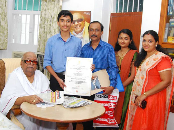 Vellamal school student got honor from Karunanidhi… Vellamal school student got honor from Karunanidhi…