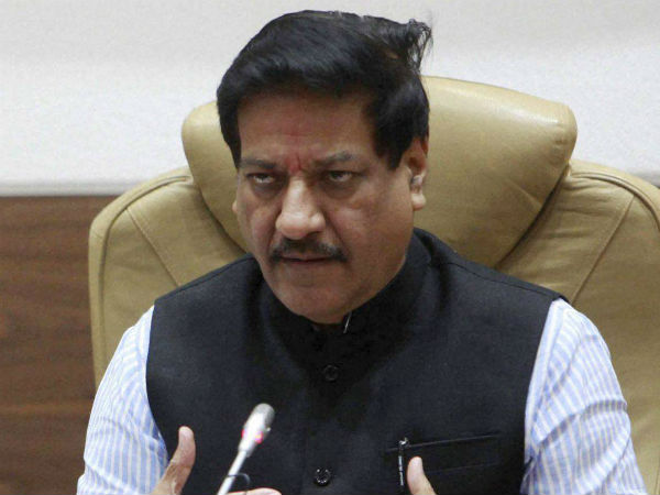 Ex-CM Prithviraj Chavan stuck in lift for 30 minutes Ex-CM Prithviraj Chavan stuck in lift for 30 minutes