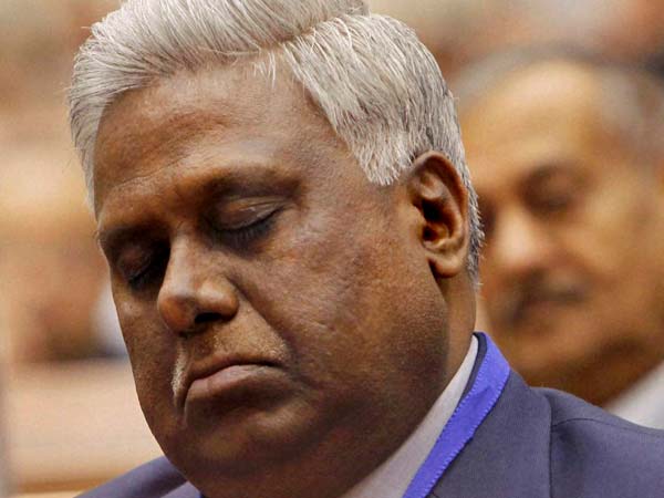 CBI chief Ranjit Sinha appears to be napping during Rajnath Singh's speech CBI chief Ranjit Sinha appears to be napping during Rajnath Singh's speech
