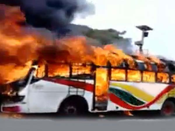 Bengaluru: Private bus catches fire, 3 passengers injured Bengaluru: Private bus catches fire, 3 passengers injured