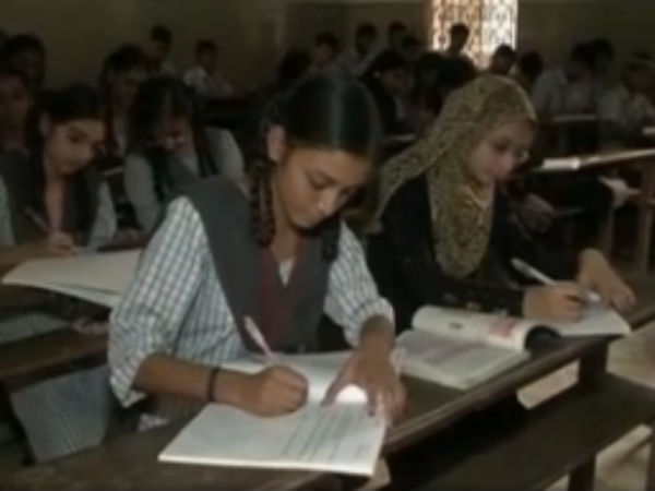 Hindu children study in Islamic institute in Surat, present perfect example of communal harmony Hindu children study in Islamic institute in Surat, present perfect example of communal harmony