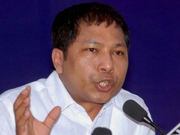 748 rebels surrender in Meghalaya 748 rebels surrender in Meghalaya