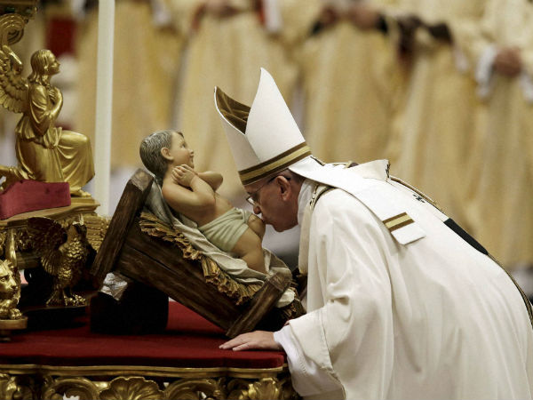 Pope Francis urges 'tenderness' as millions celebrate Christmas Pope Francis urges 'tenderness' as millions celebrate Christmas