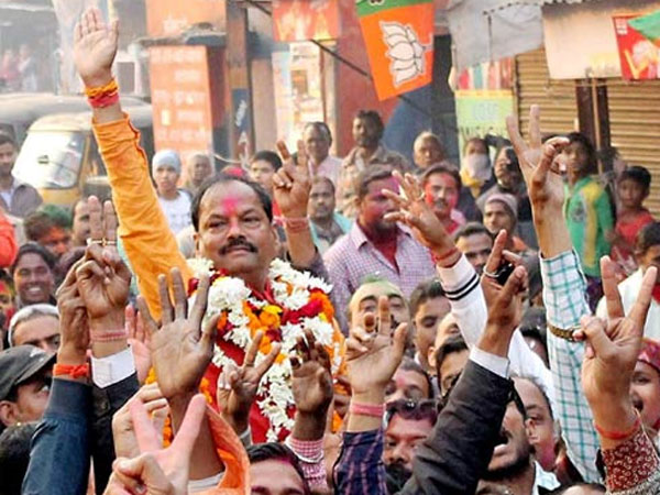 Raghubar Das sworn-in as Chief Minister of Jharkhand Raghubar Das sworn-in as Chief Minister of Jharkhand