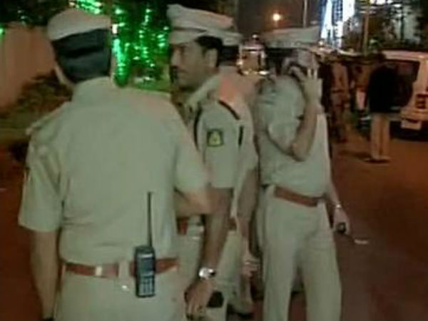 Bangaluru police track mobile number in warrangal Bangaluru police track mobile number in warrangal