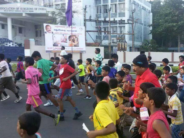 Vaiko and hundreds of students attend MDMK marathon against liquor menace Vaiko and hundreds of students attend MDMK marathon against liquor menace