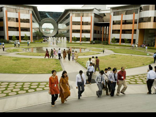 Infosys gifts 3,000 employees’ iPhone6 handsets Infosys gifts 3,000 employees’ iPhone6 handsets
