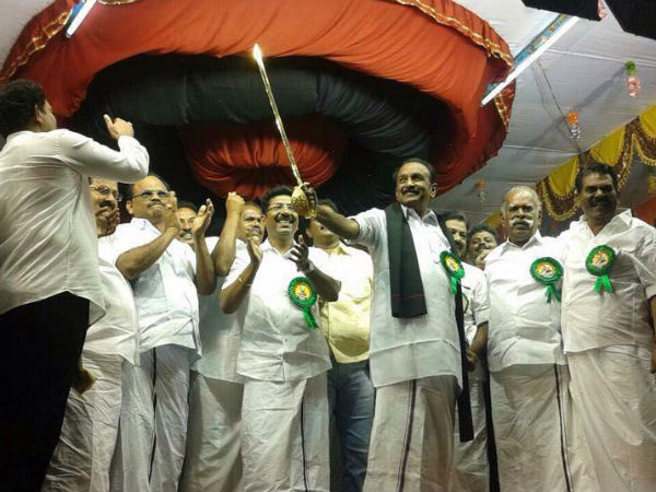 Vaiko feliciated Vaiko feliciated