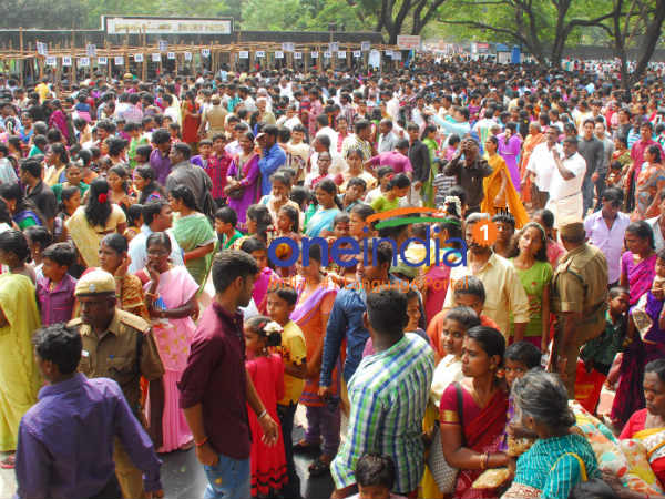 Lakhs throng Vandalur zoo on Kaanum pongal Lakhs throng Vandalur zoo on Kaanum pongal