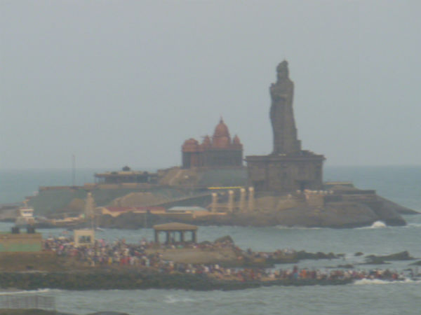 1 Lakh people take holy dip in Rameswaram sea 1 Lakh people take holy dip in Rameswaram sea