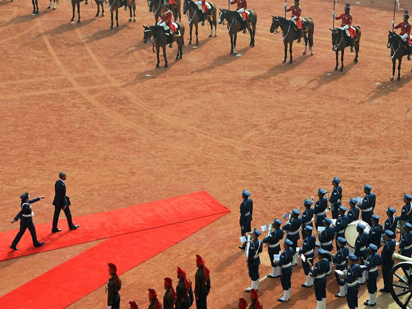 Obama receives guard of honour at Rashtrapathi Bhavan Obama receives guard of honour at Rashtrapathi Bhavan