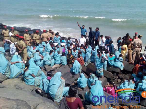 Puthucherry : Leather factory employees protest Puthucherry : Leather factory employees protest