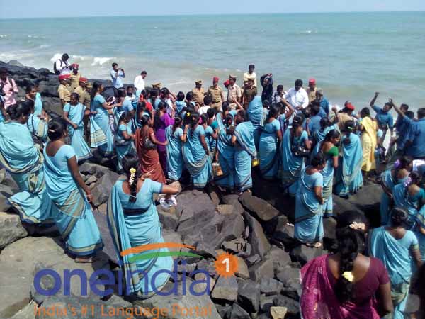 Puthucherry : Leather factory employees protest Puthucherry : Leather factory employees protest