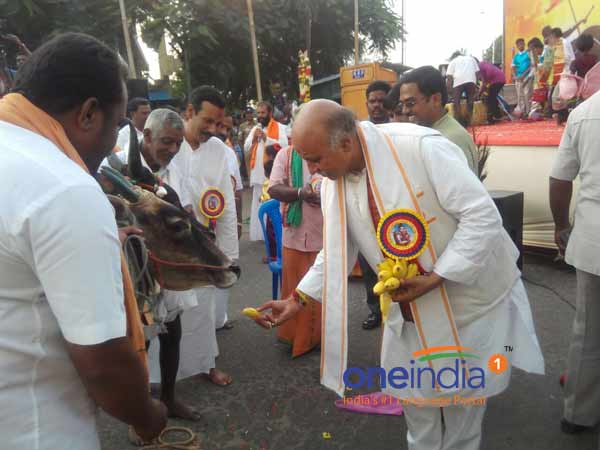 VHP committed to make India 'Hindu nation VHP committed to make India 'Hindu nation