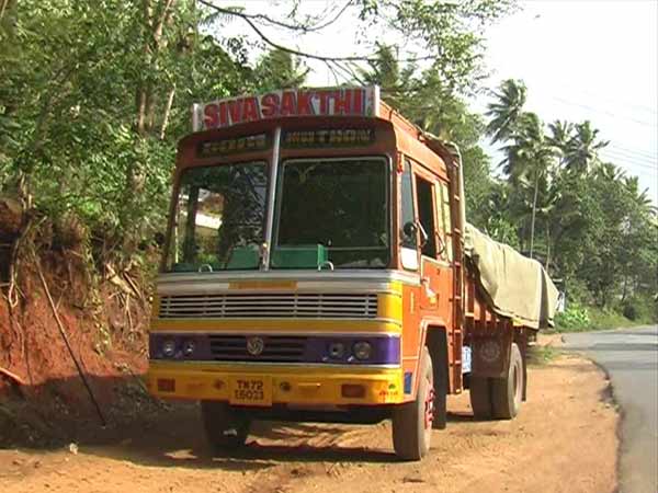 20 lakhs worth tobacco seized in Tamil Nadu – Kerala border 20 lakhs worth tobacco seized in Tamil Nadu – Kerala border