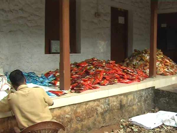 20 lakhs worth tobacco seized in Tamil Nadu – Kerala border 20 lakhs worth tobacco seized in Tamil Nadu – Kerala border