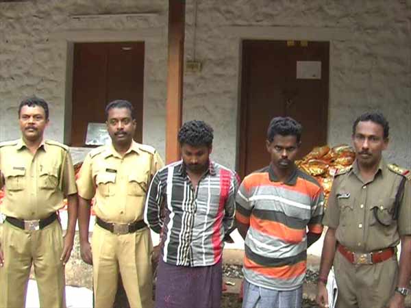 20 lakhs worth tobacco seized in Tamil Nadu – Kerala border 20 lakhs worth tobacco seized in Tamil Nadu – Kerala border