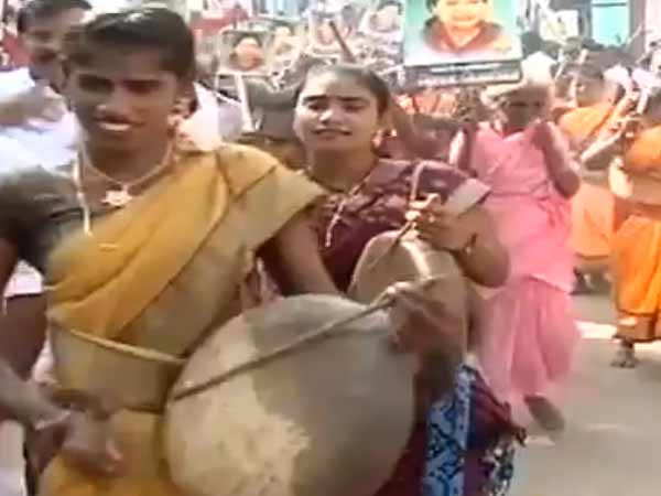பிரசாரத்தில் குழந்தைகள்