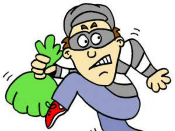 15 sovereign jewels looted during India - Pak WC match 15 sovereign jewels looted during India - Pak WC match