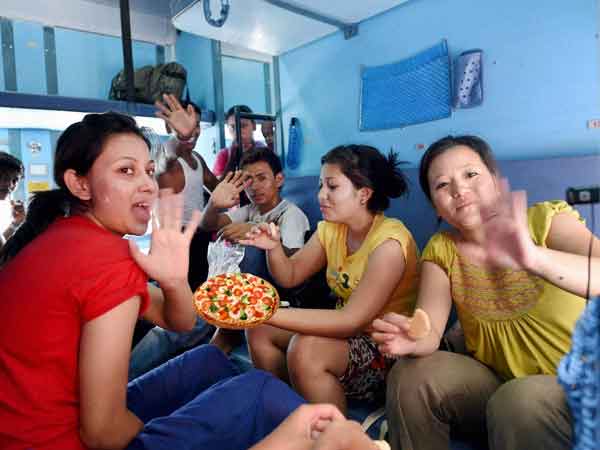 Now, get pizza right at your train seat Now, get pizza right at your train seat