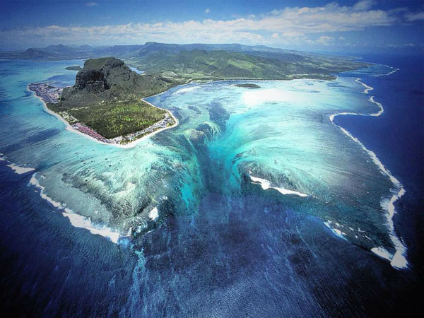The ‘Underwater Waterfall’ Illusion at Mauritius Island The ‘Underwater Waterfall’ Illusion at Mauritius Island