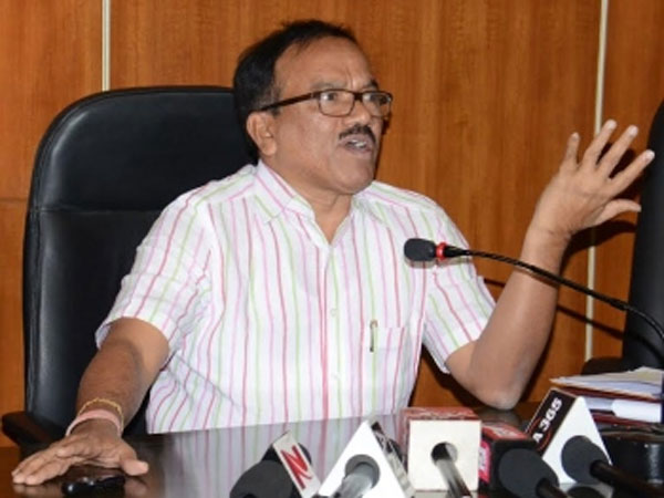 Goa CM Parsekar asks nurses not to protest in the sun because 'it will make you dark' Goa CM Parsekar asks nurses not to protest in the sun because 'it will make you dark'