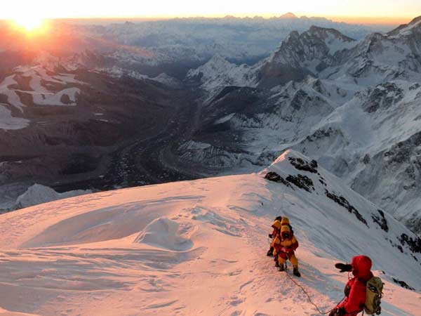 Indian army to remove tons of Mount Everest trash Indian army to remove tons of Mount Everest trash