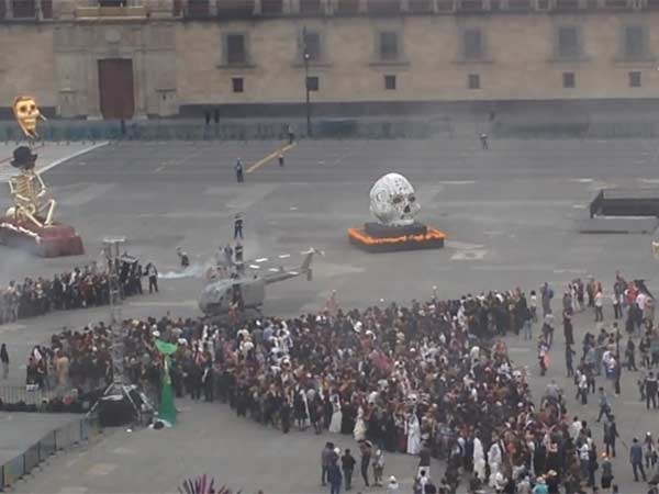 James Bond ‘Spectre’ filming costing Mexico City businesses millions due to closed roads, malls: report James Bond ‘Spectre’ filming costing Mexico City businesses millions due to closed roads, malls: report