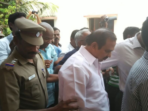 அதிகாலையில் கைது