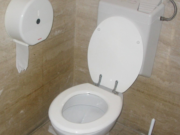 Japan woman ‘knives husband over toilet stink’: Reports Japan woman ‘knives husband over toilet stink’: Reports