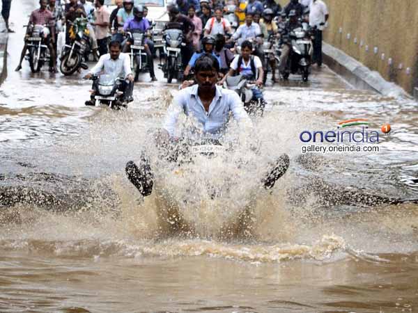 வெள்ளமென தேங்கிய நீர்