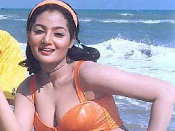 Lady complained against Actress Alphonsa Lady complained against Actress Alphonsa