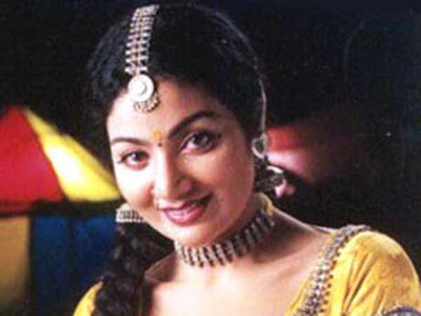 Lady complained against Actress Alphonsa Lady complained against Actress Alphonsa