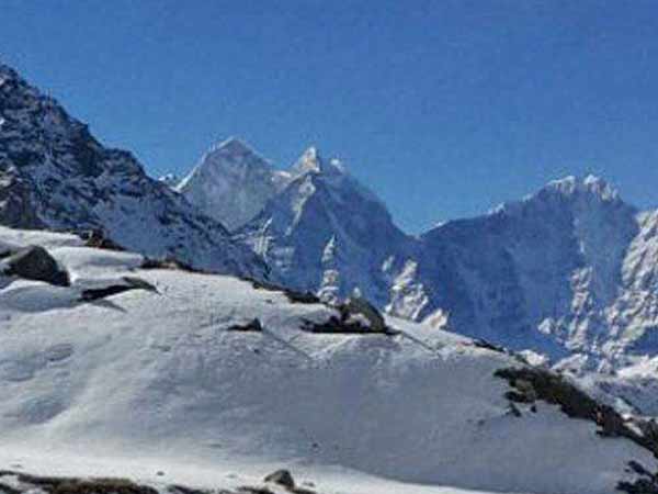 Nepal quake triggers avalanches in Mount Everest region Nepal quake triggers avalanches in Mount Everest region