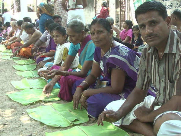 அன்னதானம் -அங்கப்பிரதட்சணம்